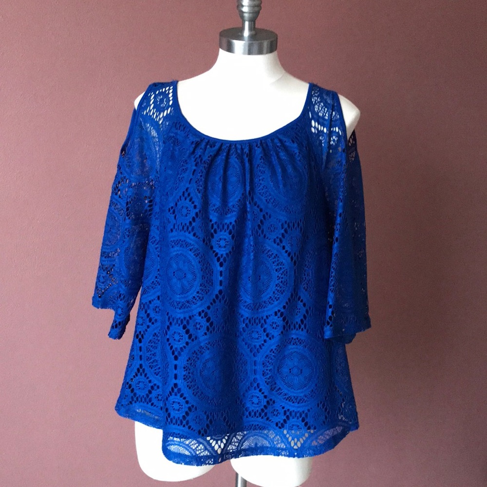 Lace cold shoulder top